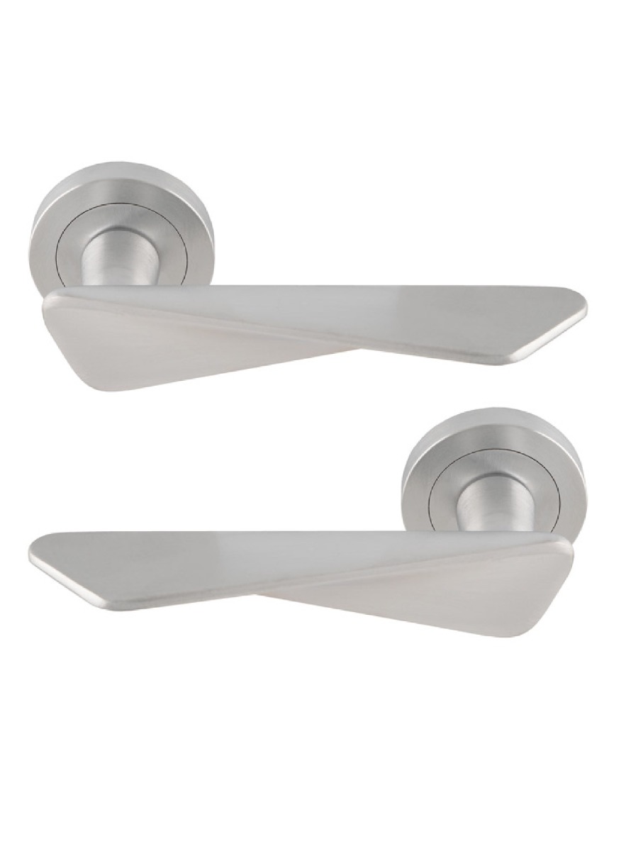 Manital Intona Door Handle on Round Rose - Satin Chrome