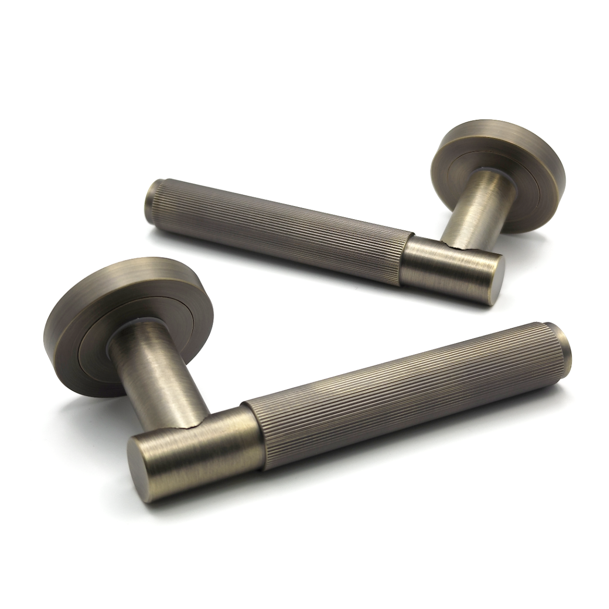 IRONZONE LVR018 Velo Linear Lever Door Handle On Round Rose - Antique Brass