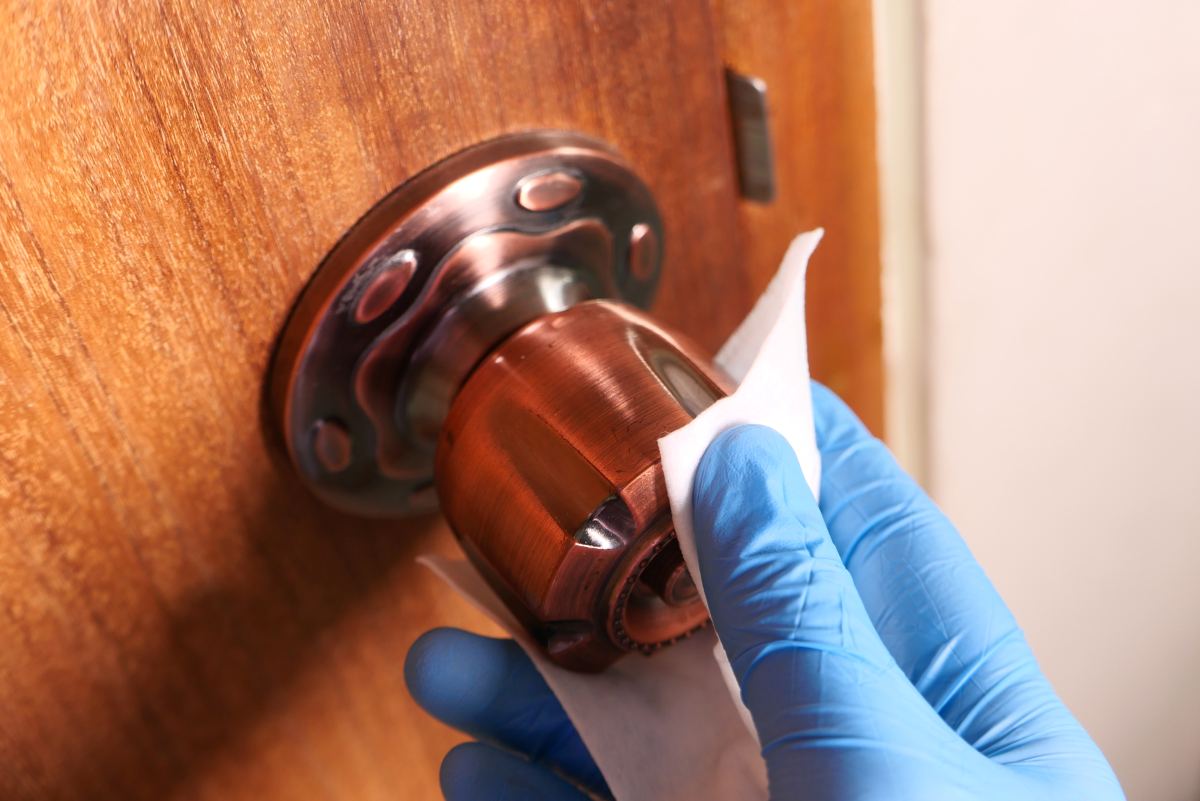 Cleaning the door knob
